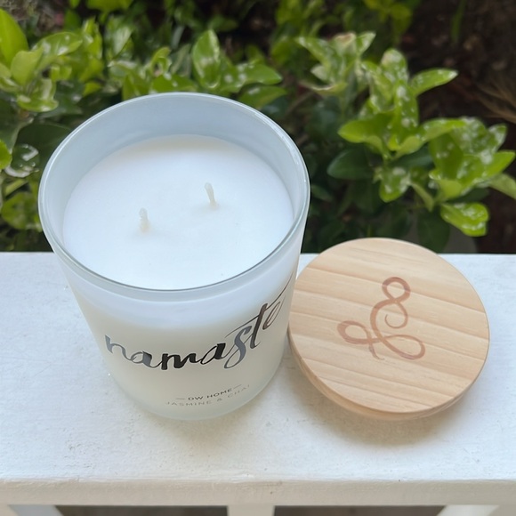 Jasmine & Chai DW Home Scented Candle - Picture 5 of 15